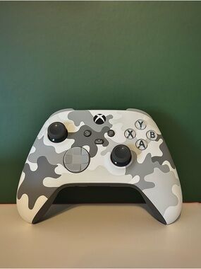 Xbox Series X/S, Xbox One Wireless Controller & Skin - Arctic Camo